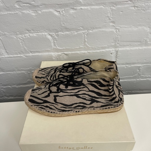 Bettyle Muller Closed Toe Zebra Print Espadrilles Size 37 - Picture 3 of 4